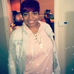 Meet your Posher, Alexis